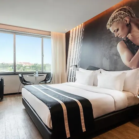 Hf Fenix Music Hotel 3*